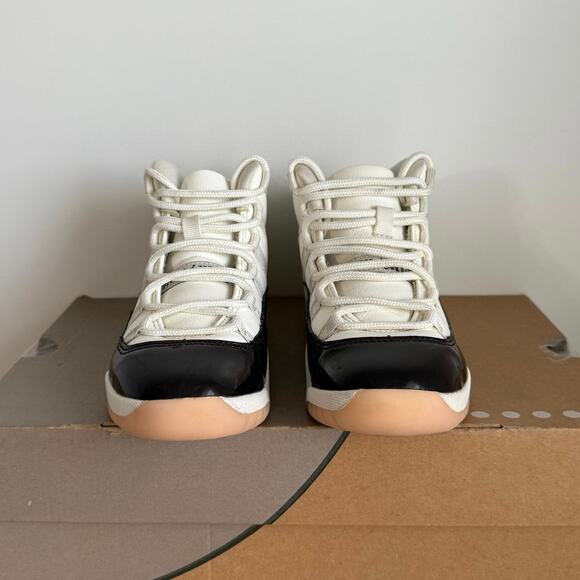 Nike Air Jordan 11 Retro ‘Neapolitan Brown’ Kids Sneakers- SZ 1.5 Y - Picture 9 of 13